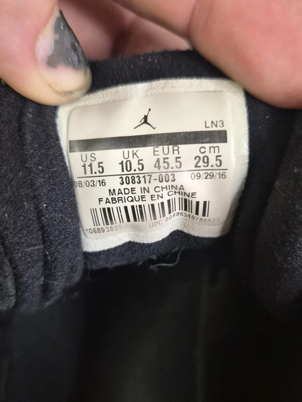 Jordan 23's black trainers, with red detailsSize US 11.5 #sneakers #basketball